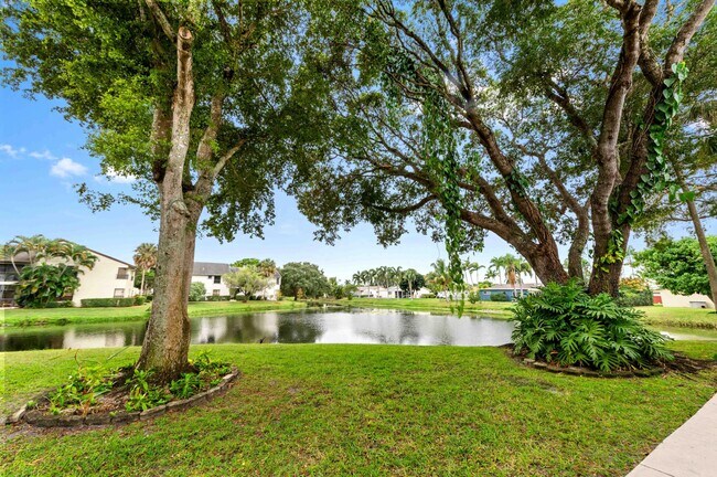 Building Photo - 3757 Cocoplum Cir