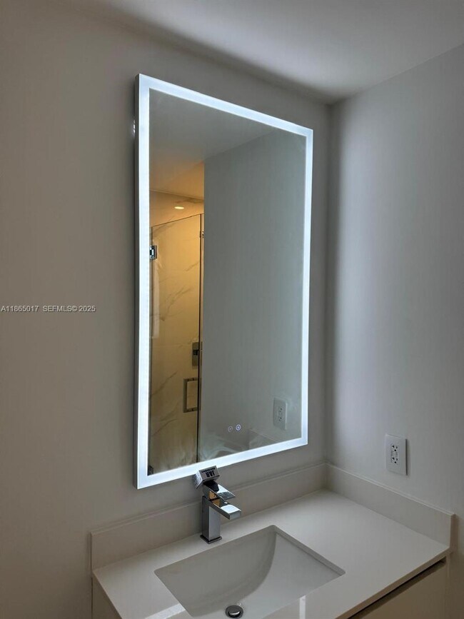 Building Photo - 700 NE 24th St