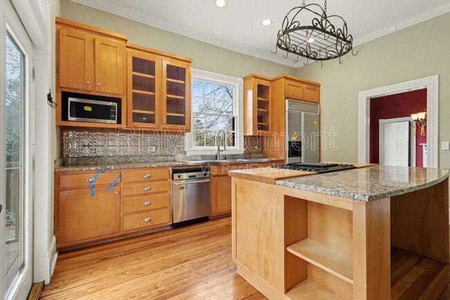 Building Photo - 409 Oakdale Rd NE