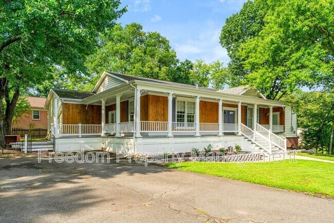 Building Photo - 8513 Thomas Dr