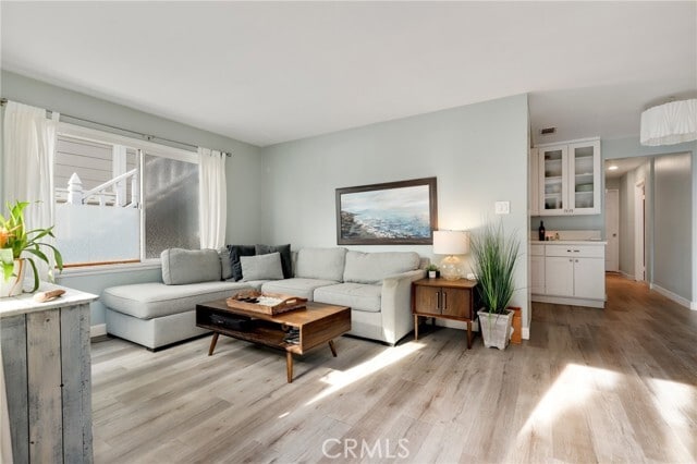 Building Photo - 352 Thalia St