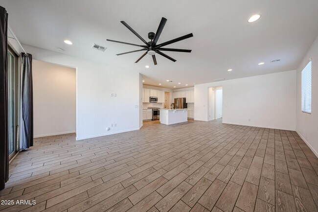 Building Photo - 3332 W Dunbar Dr