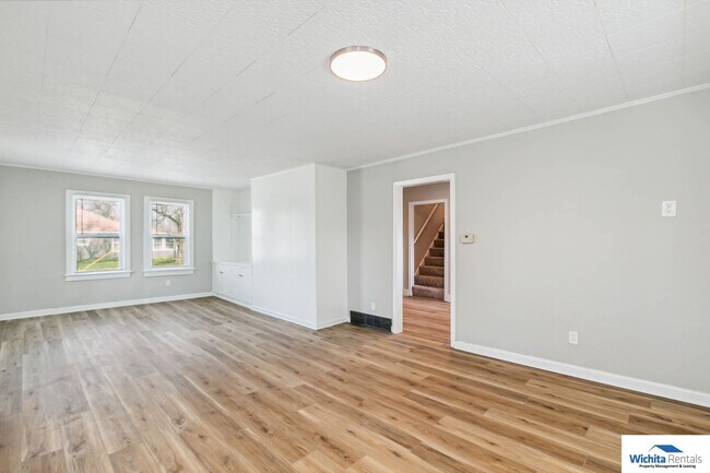 Building Photo - 802 S Everett St