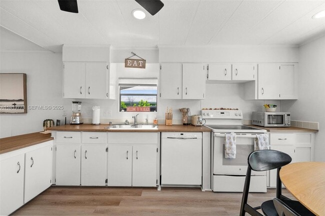 Building Photo - 648 E Palm Ave