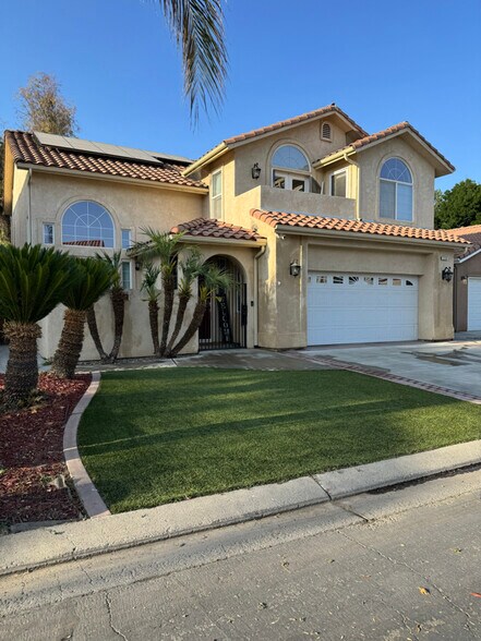 Primary Photo - 220 Lake Dr