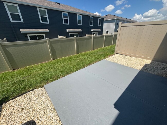 Building Photo - 3/2 Townhouse, Great Location
