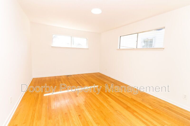 Building Photo - 1609 Oak St