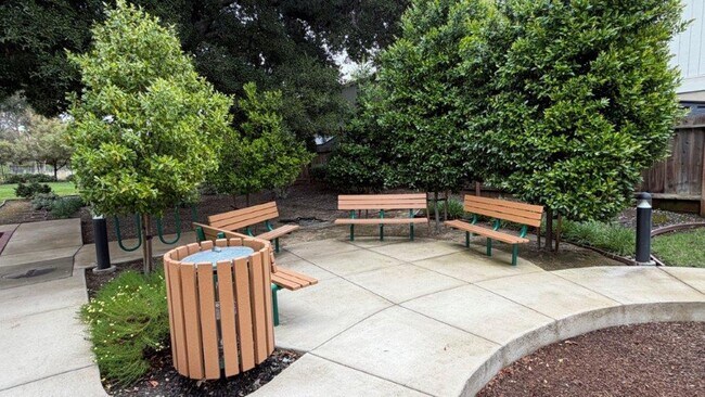 Building Photo - Concord Beautiful 3 bedroom 3 bathroom fully updated townhome, gated community!