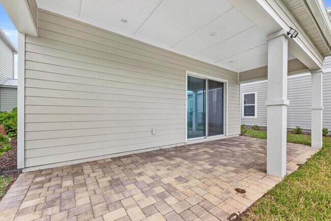 Building Photo - 3 Bedroom, 2.5 Bath Townhome in BEACHWALK ...