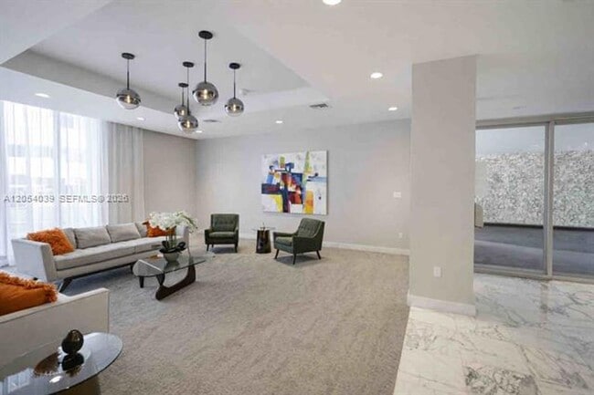 Building Photo - 9225 Collins Ave