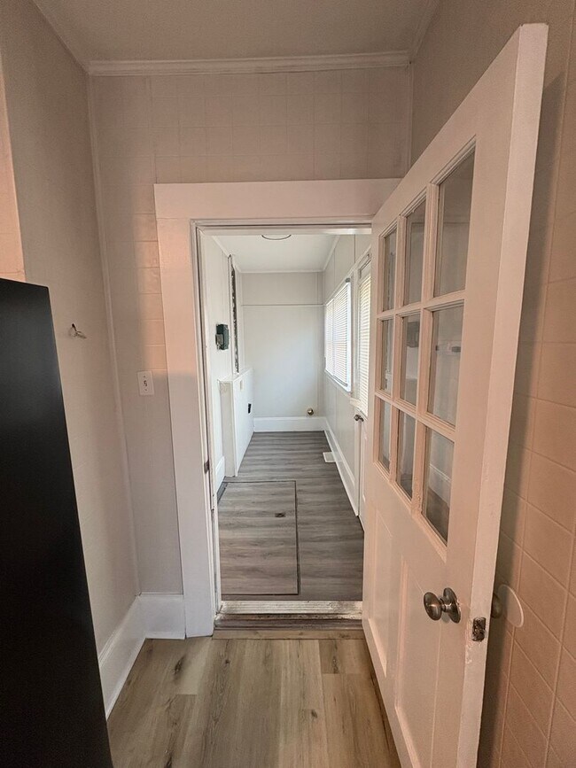 Building Photo - 3bed/1bath House $1295 GSO!