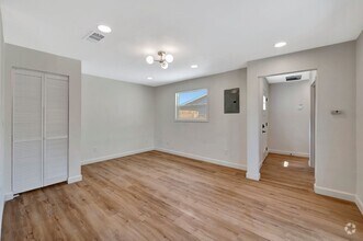 Building Photo - 2 bedrooms 1.5 baths home in San Diego FOR...
