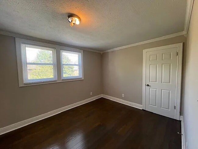 Building Photo - 2 Bedroom 1.5 Bath for rent in College Hill!