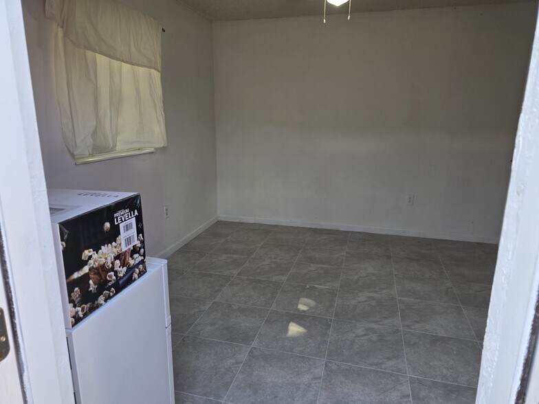 Building Photo - 4670 SW 133rd Ave