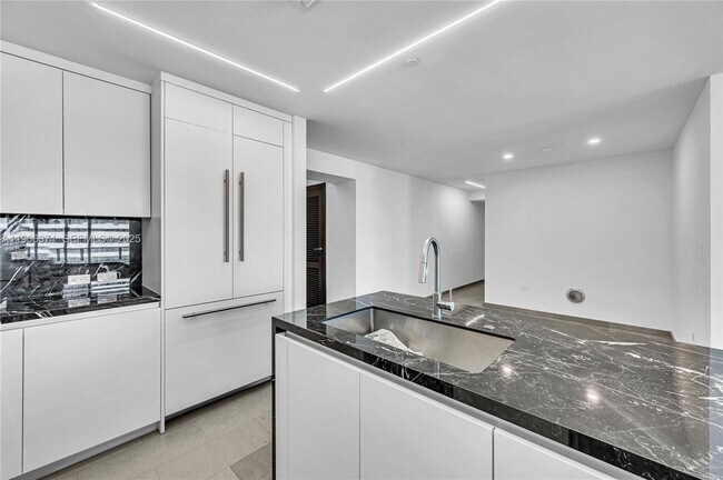 Building Photo - 88 SW 7th St