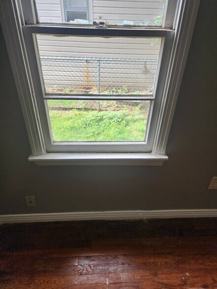 Building Photo - 2104 Date Ave