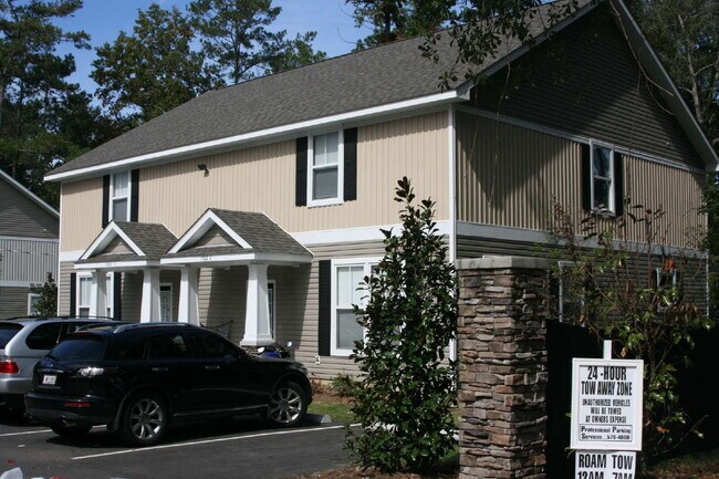 Building Photo - Hamptons on High – 4 Bedroom / 4 Bathroom Student Townhome Near FSU & TSC!
