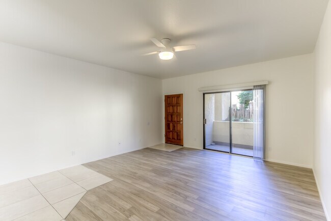 Building Photo - 5500 N Valley View Rd