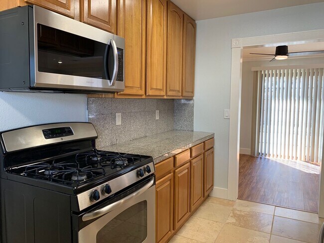 Building Photo - 3 Bedroom, 1 Bathroom Home in N. Highlands