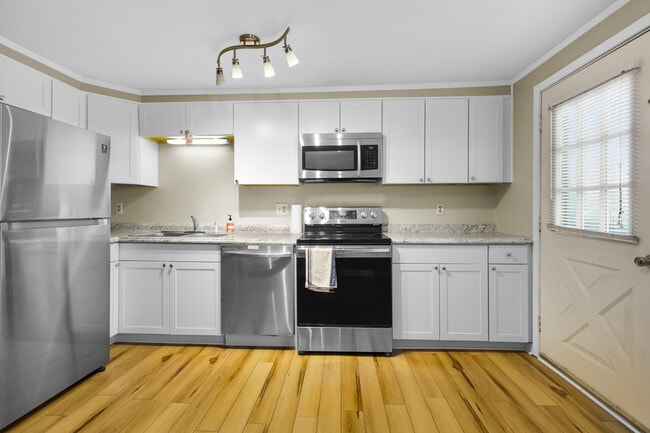 Building Photo - 338 River Walk Dr