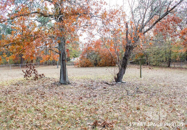 Building Photo - Travis