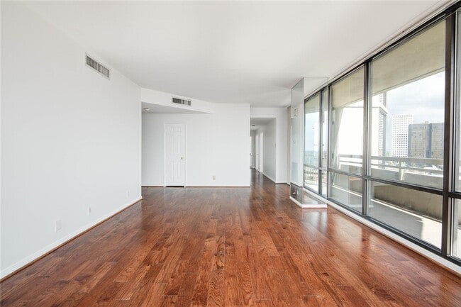 Building Photo - 15 Greenway Plz