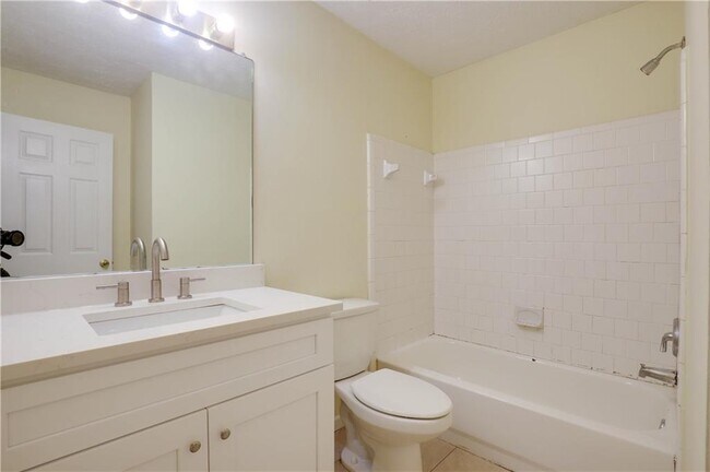 Building Photo - 4033 Oak Glenn Dr