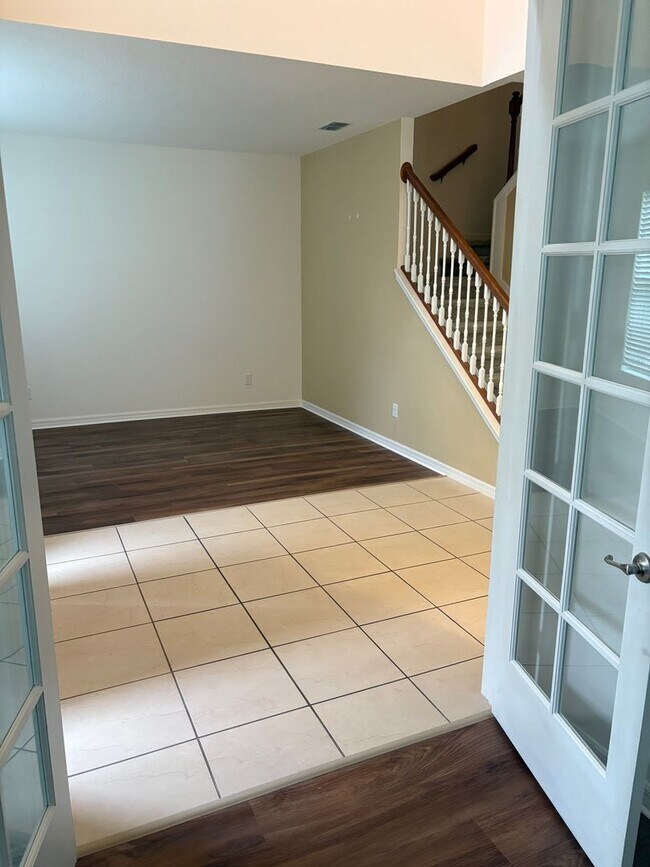 Building Photo - IMMEDIATE OCCUPANCY !!! LARGE// 5 Bedroom ...