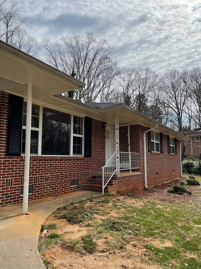 Building Photo - Single Family Home in Gainesville City Limits