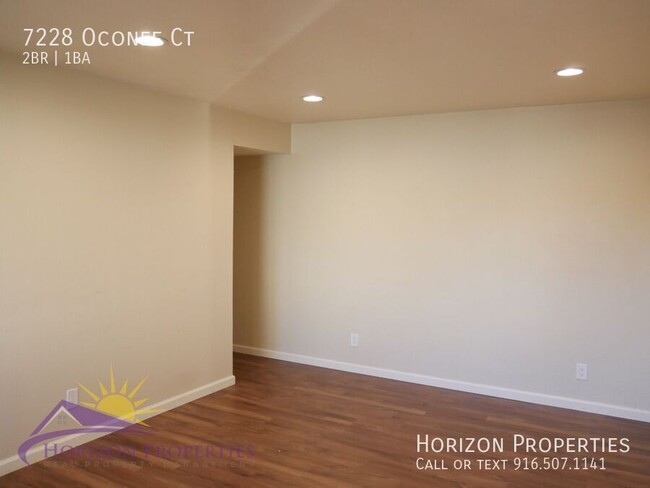 Building Photo - 2 Bed 1 Bath 827 Sq. Ft. Citrus Heights Du...