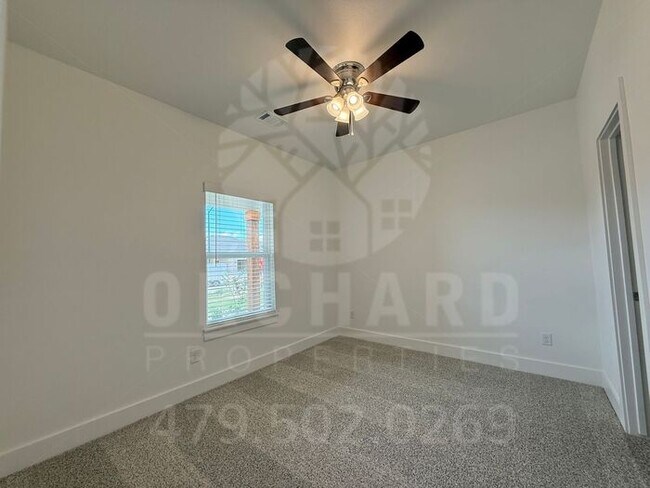 Building Photo - Garrison | Duplex with Garage in Siloam Springs!