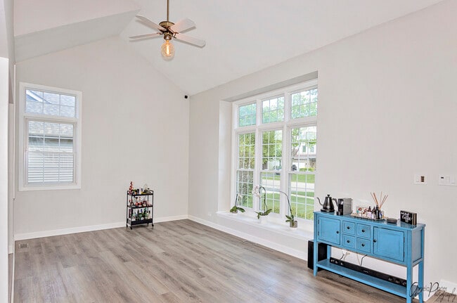 Building Photo - 1229 Thorndale Ln
