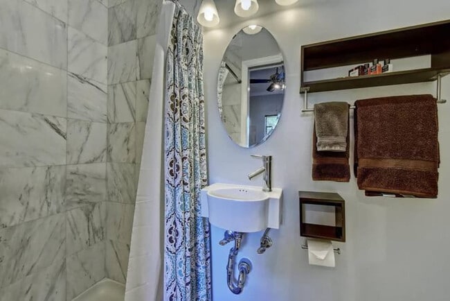 Building Photo - 600 Hermitage Ct