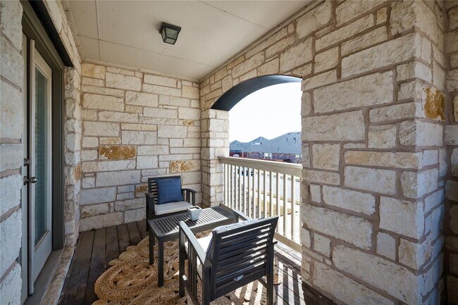 Building Photo - 5901 Scenic Lake Dr