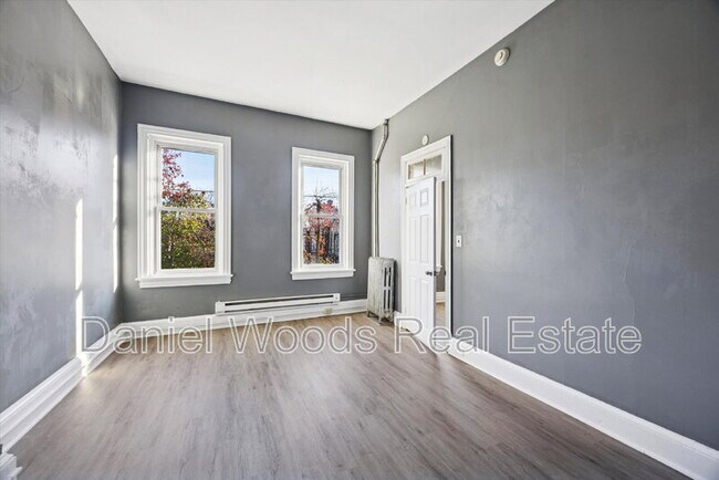 Building Photo - 330 Kerlin St