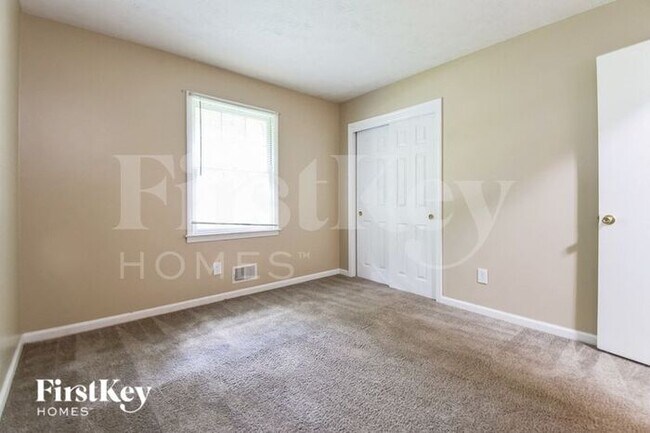 Building Photo - 111 Elizabeth Way