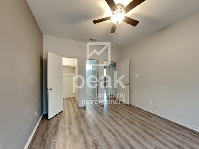 Building Photo - Fort Worth Duplex NOW LEASING for a July M...