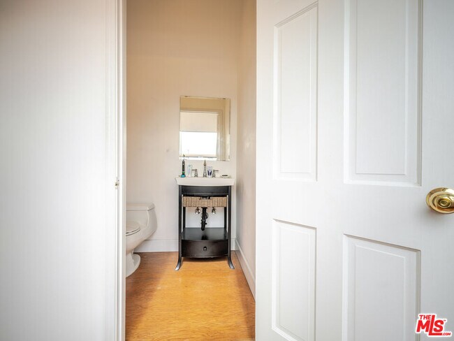 Building Photo - 1321 Hayworth Ave