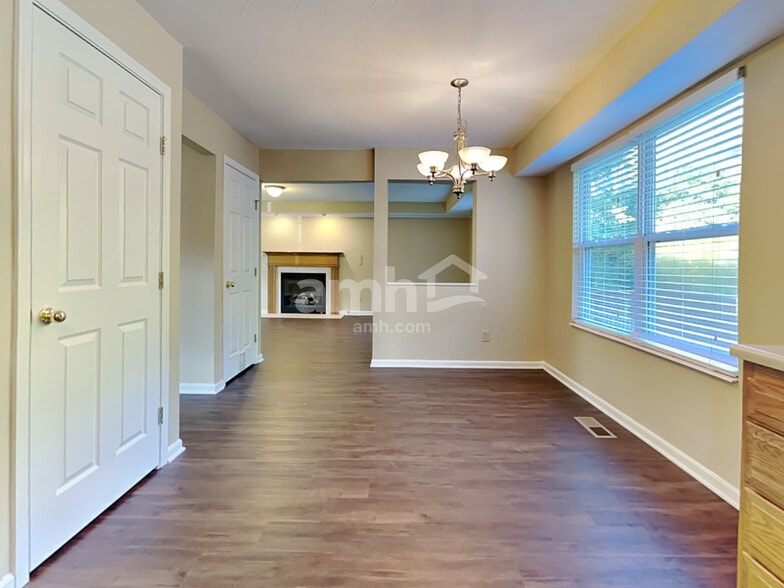 Building Photo - 15 Churchill Manor Ct