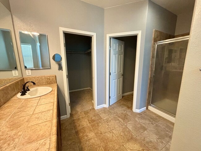 Building Photo - Beautiful Natomas 3/2.5 Home (Please Read Entire Marketing Ad for Viewings)
