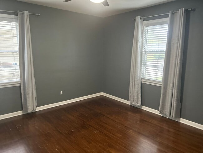 Building Photo - Welcome to this charming 3 bedroom, 1.5 bathroom home in Colonial Acres.