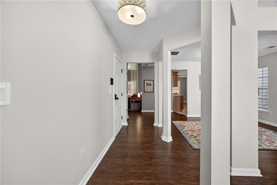 Building Photo - 9899 Vista Cir