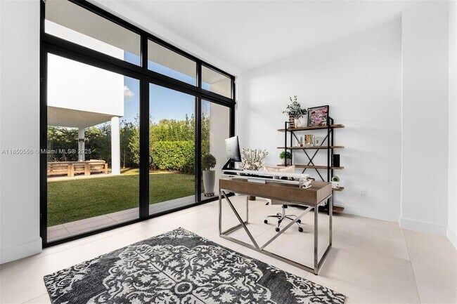 Building Photo - 16703 Botaniko Dr S