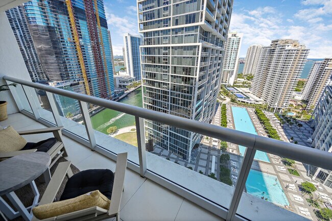 Building Photo - 481 Brickell Ave