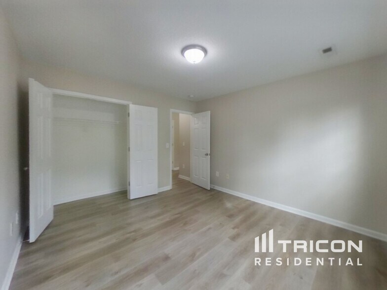 Building Photo - 20 Landing Ln