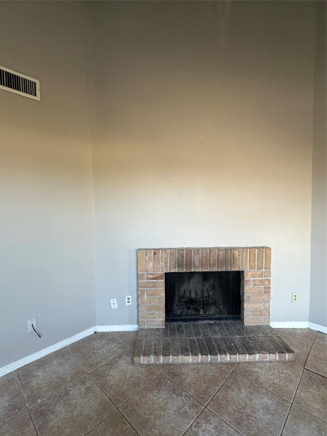 Building Photo - 10104 Waterstone Dr