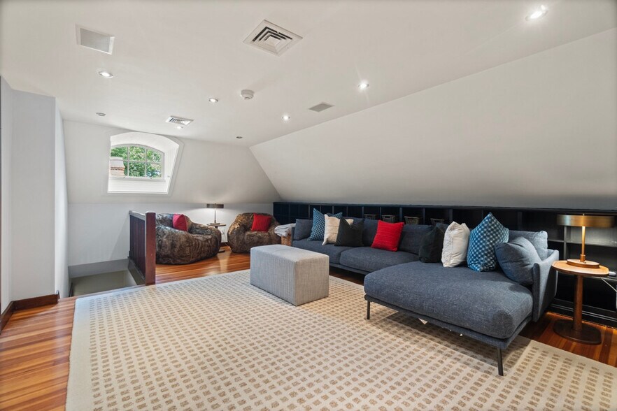 Building Photo - 91 Algonquin Rd