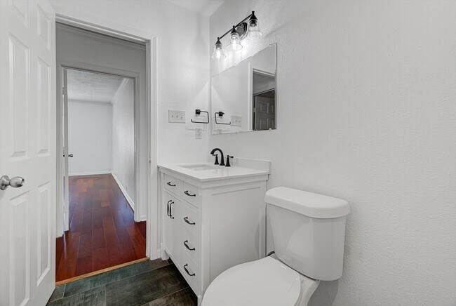 Building Photo - 116 Tarpon Ave