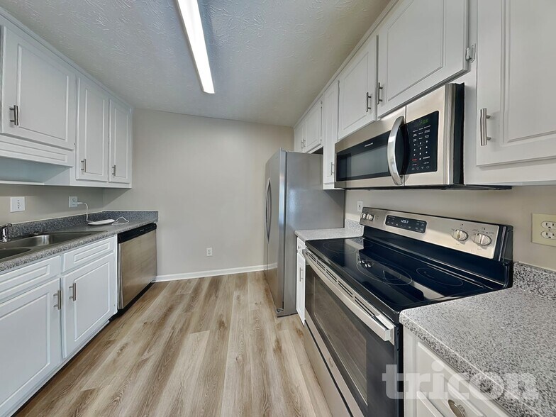 Building Photo - 410 Red Oak Ct