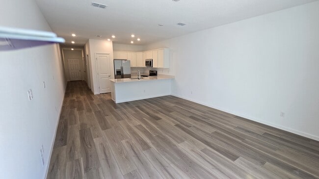 Building Photo - 713 Holly Lks Dr